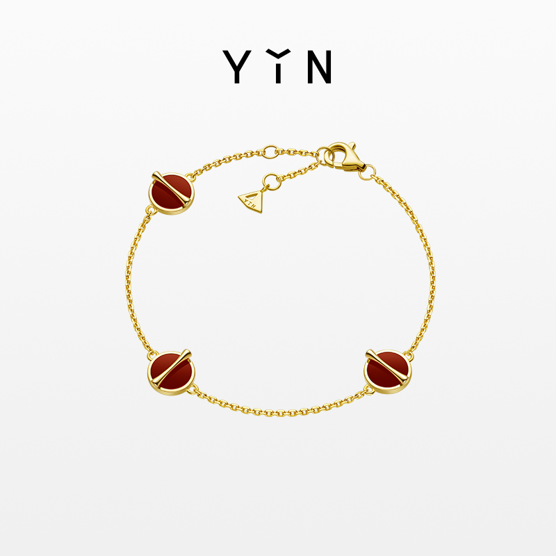 YIN 隠された「陰」金比レッドカルセドニーブレスレット 18K ゴールド 四つ葉のクローバー 高級ジュエリー 三つの花 五つの花 ギフト
