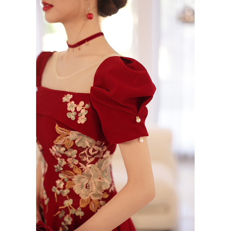 Chinese toast clothing bride 2022 new winter high-end wedding velvet small engagement dress Hepburn style