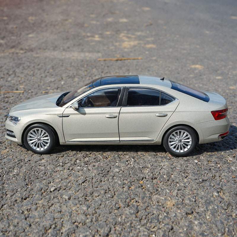  1:18   ٰ SKODA 2020 SUPERB AUTOMOBILE MODEL