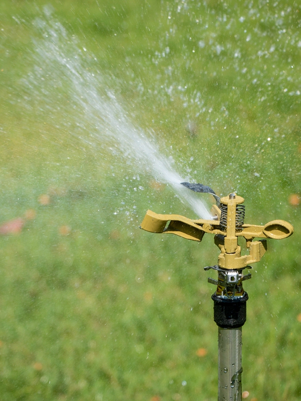 Swing-Arm Sprinkler Head for Agricultural Irrigation, Lawn Sprinkler Faucet, Automatic Rotating Spray, 360-Degree Spraying and Watering