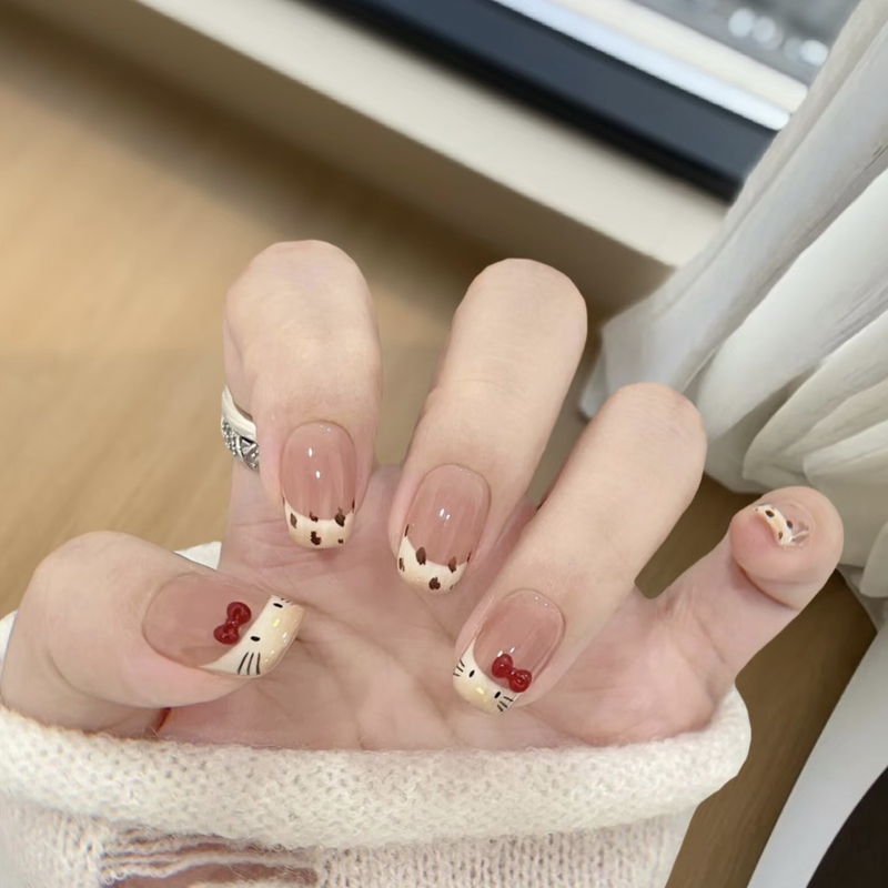 Purely Handmade French-Style Summer Short Nails for Students, Fake Nails with a High-End Feel, Yellow and Black Colors That Enhance Complexion, Nail Art