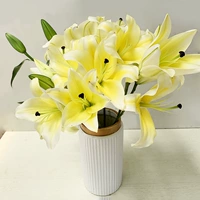 Желтая лилия (30-40 цветов) + доставка трава
