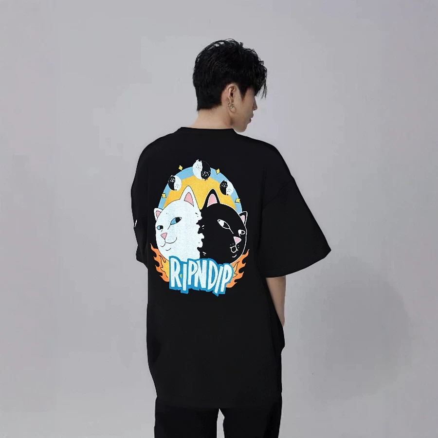 RIPNDIP футболка унисекс: маленький кот средней длины палец, европейско-американский стиль, рассказ о двойной голове кота, принт на круглом вороте, свободный крой