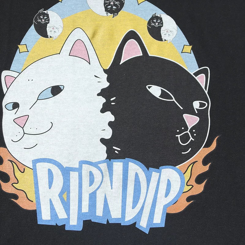RIPNDIP футболка унисекс: маленький кот средней длины палец, европейско-американский стиль, рассказ о двойной голове кота, принт на круглом вороте, свободный крой