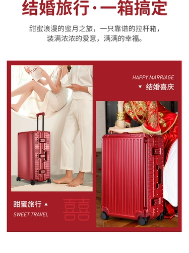 Бордовый чемодан, коробка для невесты
