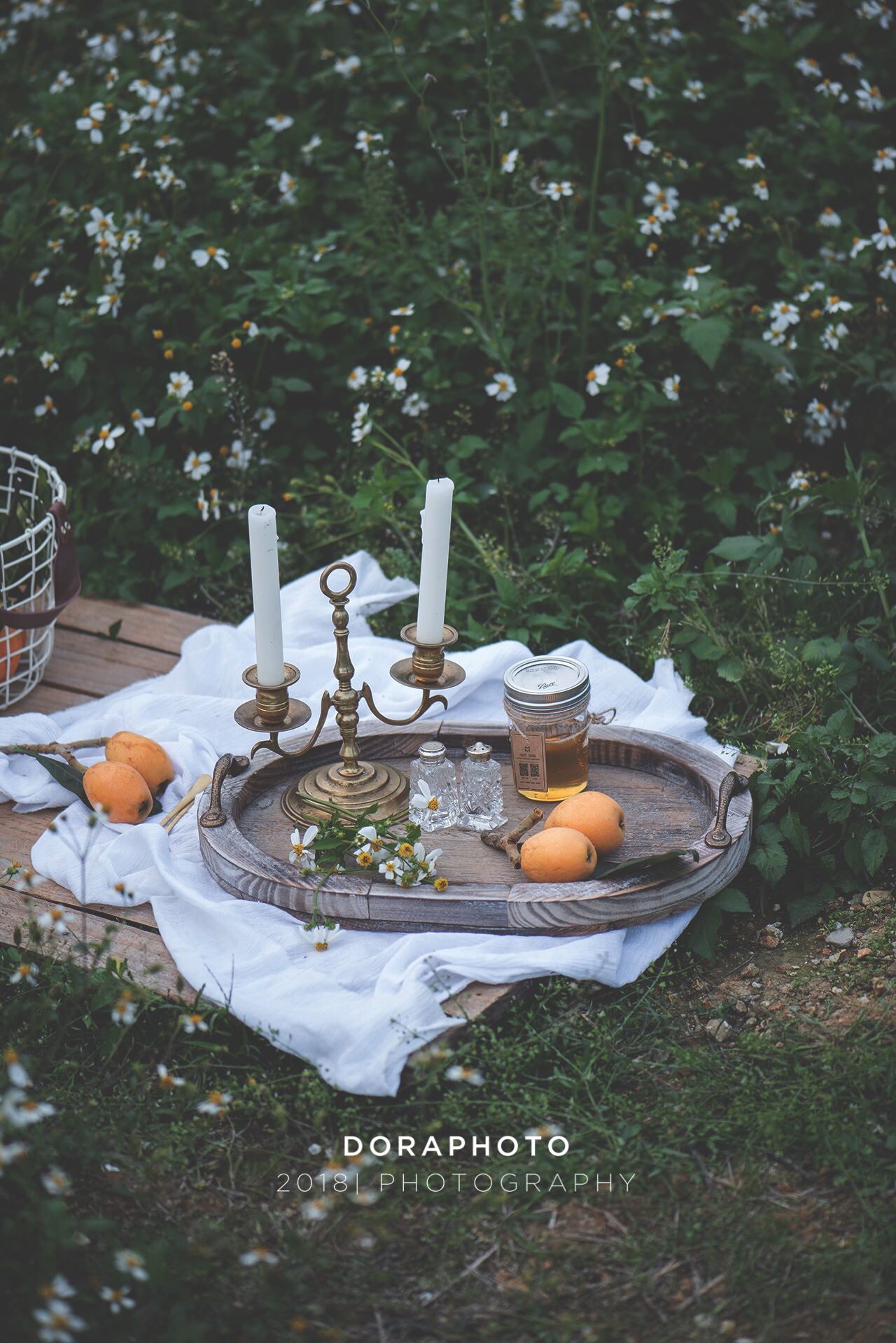 Make old solid wood retro copper handle Trays Quiet Food Photography Props INS Wind Old Things Dinner Plates Flowers