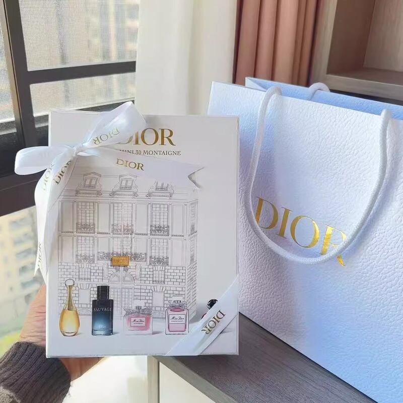Dior/Dior Perfume Castle Gift Box Valentine's Day Gift True Me Fragrance Series Q Version Women's Gift Set Qixi Festival Dior/Dior Perfume Castle Gift Box Valentine's Day Gift True Me Fragrance Series Q Version Women's Gift Set Qixi Festival