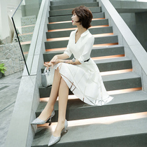 White small evening dress skirt women can usually wear a noble celebrity banquet simple and generous host short