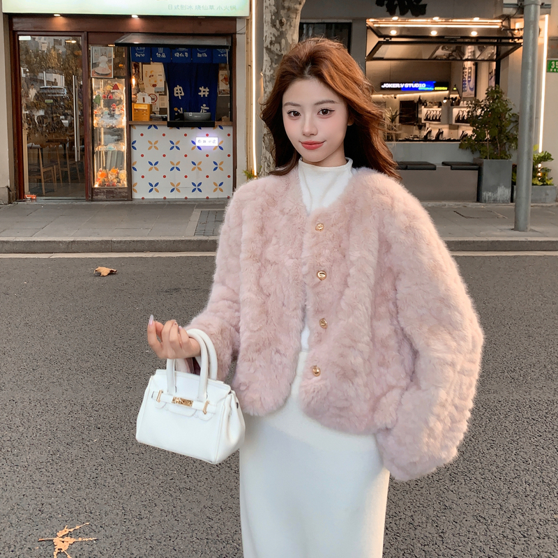 Pink Furry Coat for Women, Winter 2026 New Short Style, Faux Fur Integrated, Petite Sweet Style, Eco-Friendly Faux Fur Cotton Jacket