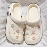 Летние тапочки в стиле Crocs на платформе, ультрамягкие пляжные нескользящие мюли, женский стиль, коллекция 2026 года, подходят для носки на улице, пляжный стиль, закрытый носок