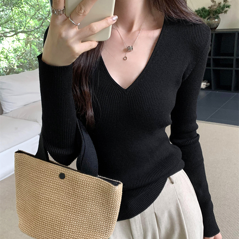 Early Spring Outerwear Black V-Neck High-End Long-Sleeved Sweater for Women, Winter Stunning Slimming Knit Base Shirt Top