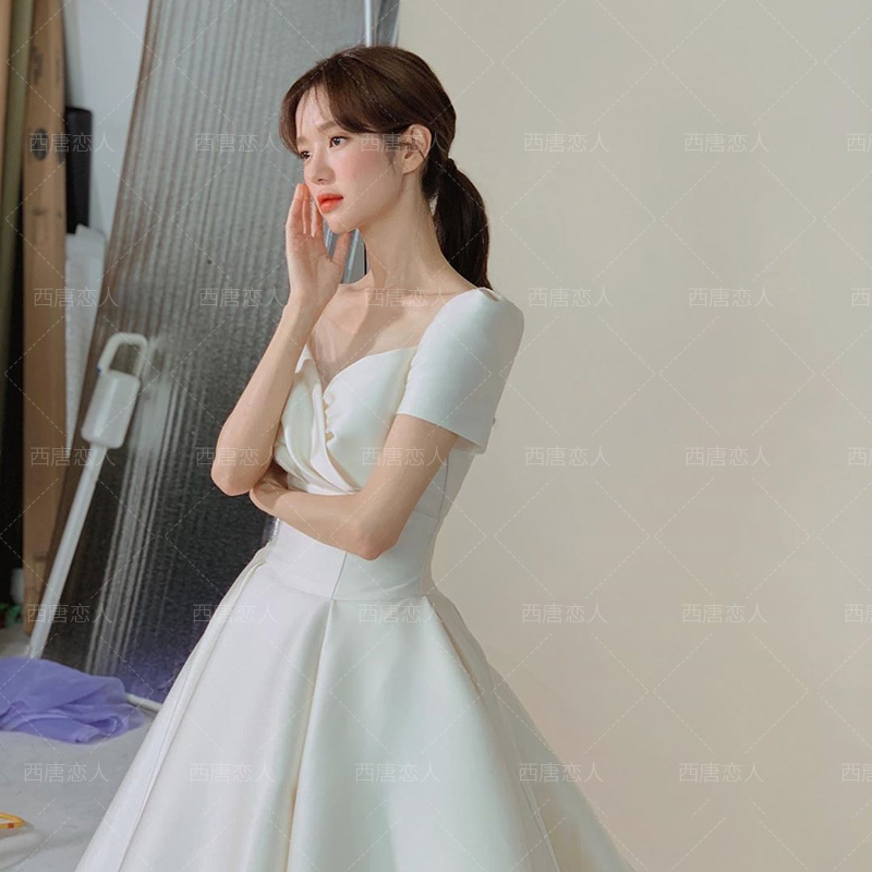 Saton light main wedding dress 2023 new bride French simple temperament tail, small, gauze high -level texture Saton light main wedding dress 2023 new bride French simple temperament tail, small, gauze high -level texture
