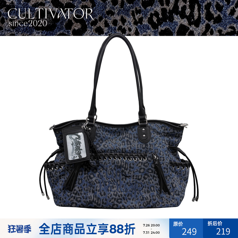 【Breaking News】Cultivator Original Niche Hot Girl Leopard Print Denim Color-Block Single Shoulder Crossbody Tote Bag 2026