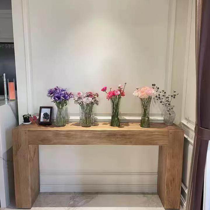 入户条案：古典韵味与现代家居的交融之作