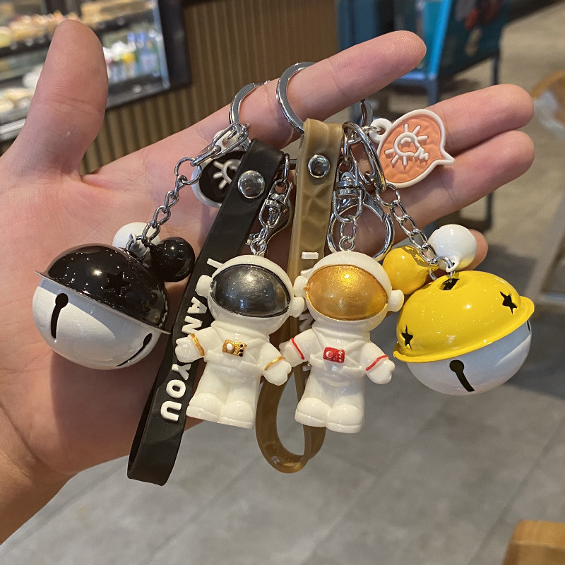 Creative astronaut astronaut car keychain pendant Net red ins men and women couple bag hanging small gift