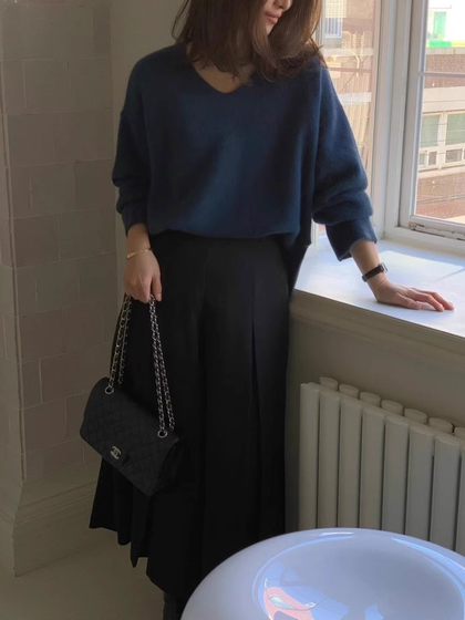 Now~MUi 한국 동대문 구매 여성 2023 겨울 패션 브이넥 슬릿 소프트 왁시 게으른 스타일 니트 스웨터