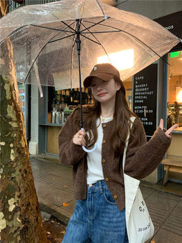 Maillard wears a knitted cardigan and sweater jacket for a lazy look