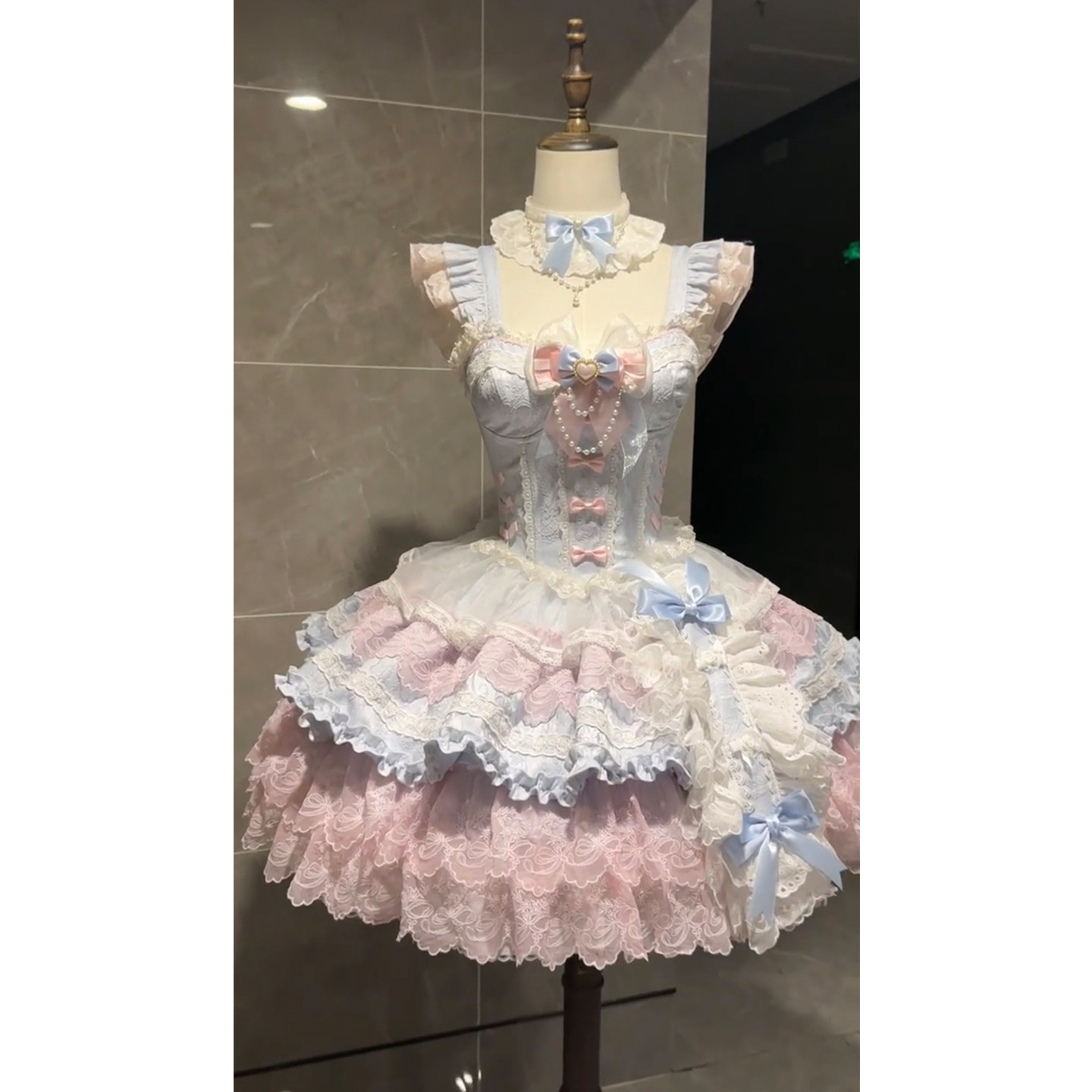 优雅甜美粉蓝洛丽塔吊带裙:穿出公主范儿,让你成为全场焦点!-lolita洛丽塔连衣裙-淘宝好物网