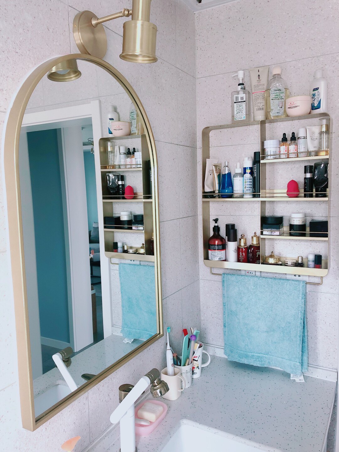 Light luxury Nordic style bathroom round mirror toilet bathroom mirror net red mirror wall-mounted toilet curved vanity mirror