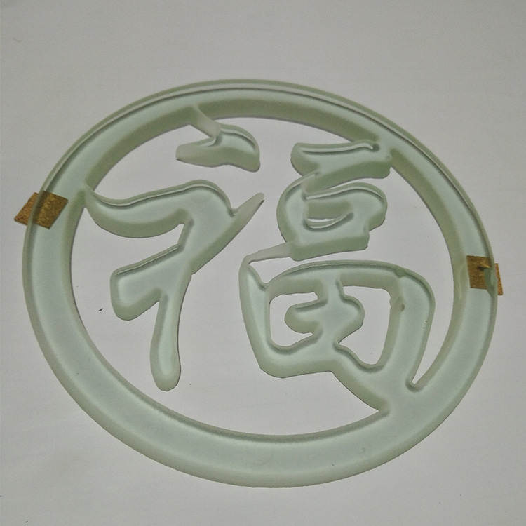 Various shapes of glass Custom glass incoming water cutting processing Rock plate incoming water cutting processing CNC processing glass