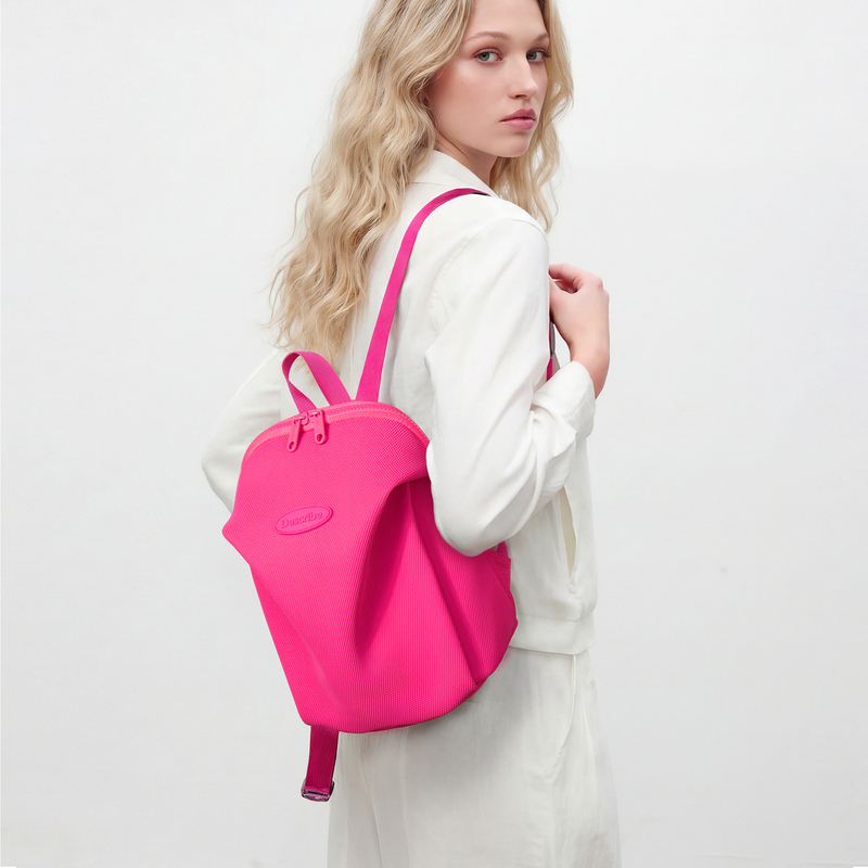 Describe Small, Ultra-Lightweight Backpacks for Men, Suitable for Travel, Lightweight Mini Backpacks for Women, Suitable for Commuting, with a High Aesthetic Appeal
