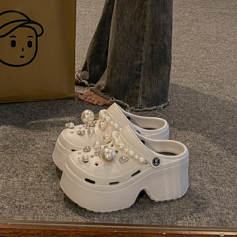 Fairy-Style Rhinestone Pearl White Clogs for Women, 2026 Summer New Thick-Soled Height-Increasing Fashionable Beach Sandals
