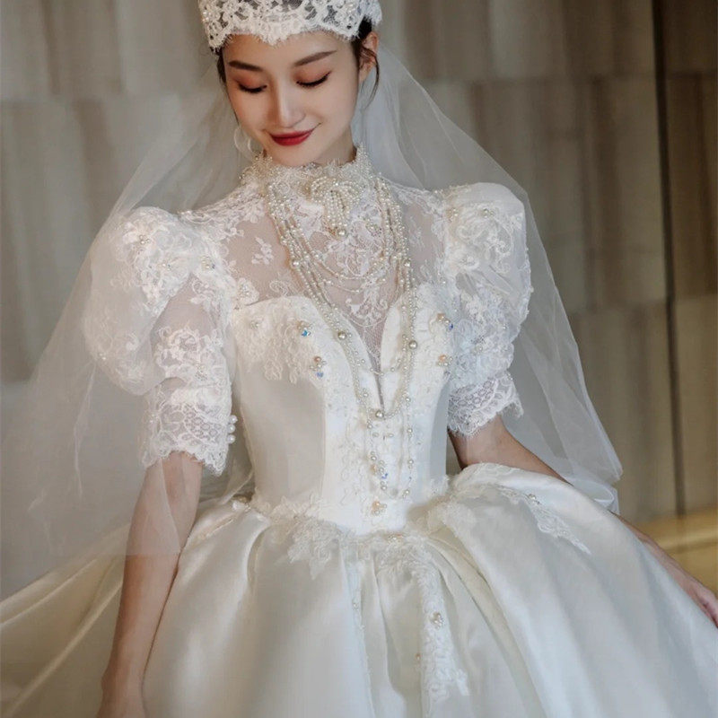 Satin wedding dress 2021 new bridal main yarn high-end bubble sleeves palace windy style retro Hepburn trailing winter