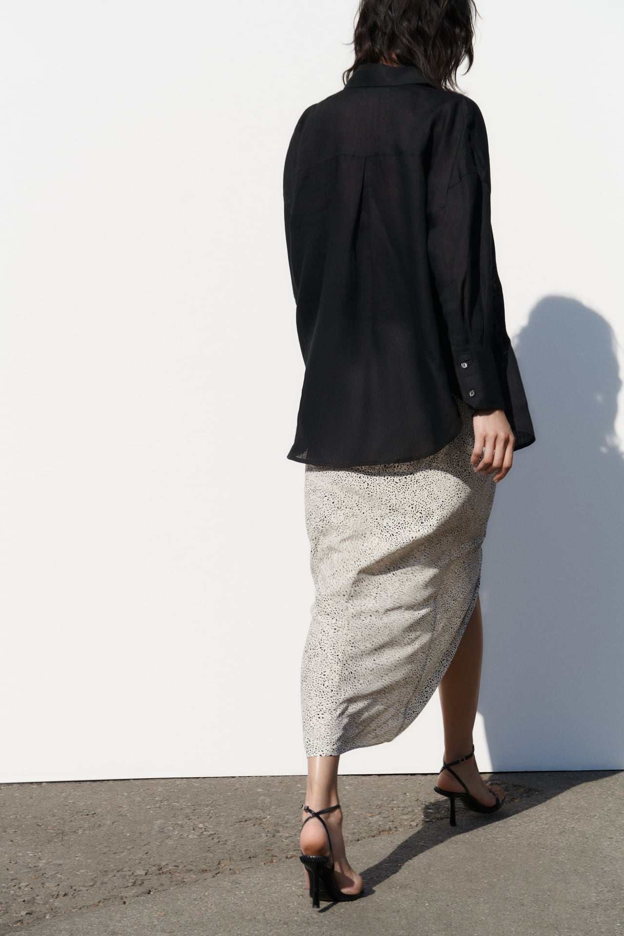 315g Weight Long Sleeve Sleeve Length Single Breasted Placket Type Regular Sleeve Sleeve Type Cotton and Linen Fabric Type Long Top Length Blouse Tops Type Daily Occasion Shirt Collar Neckline Loose Fit Type Solid Color Pattern Summer, Spring Season Women's Gender Casual Style Wholesale Women's Casual Solid Color Long Sleeve Blouses 25
