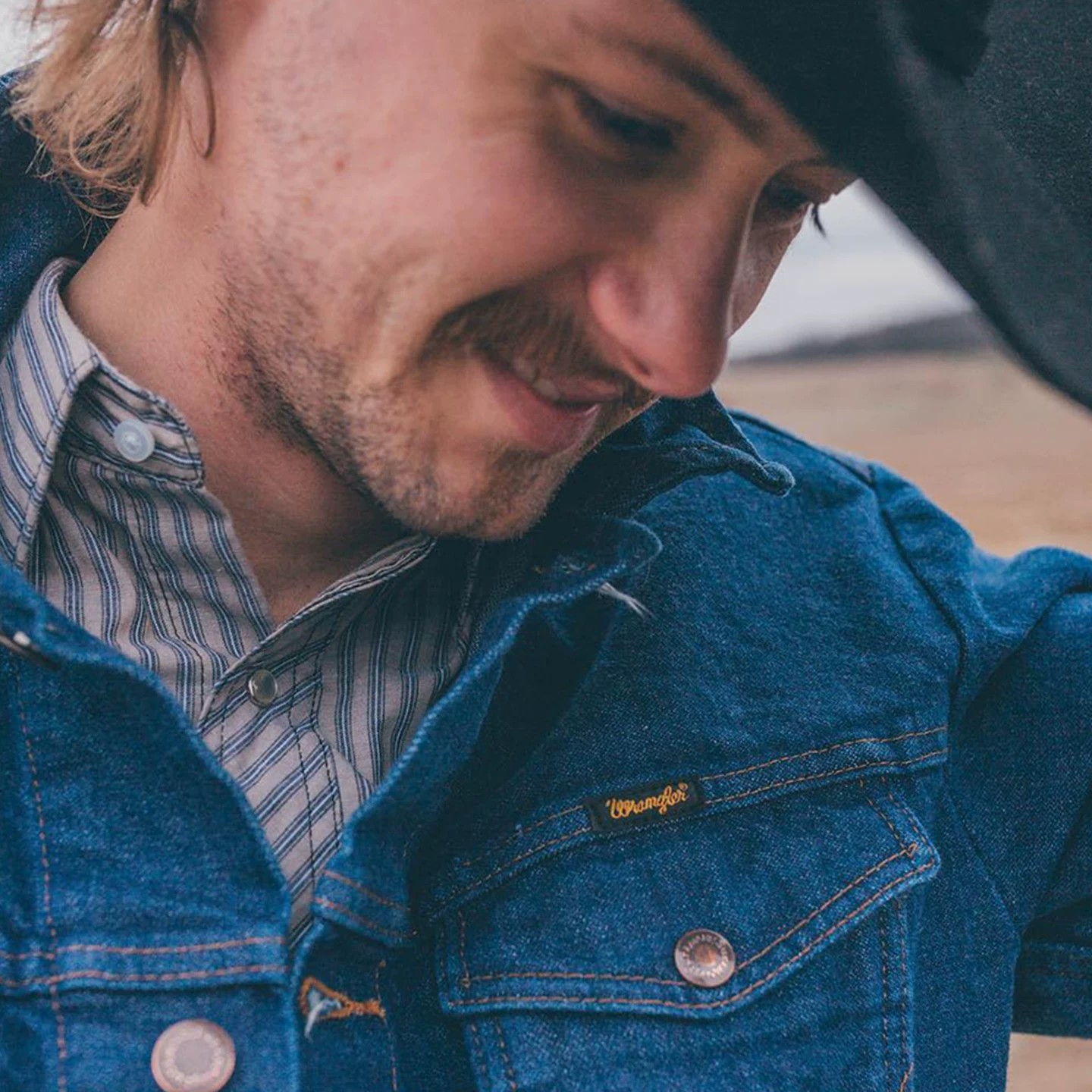 Куртка- дизайнер из денима Wrangler мужская, приталенная, стиль