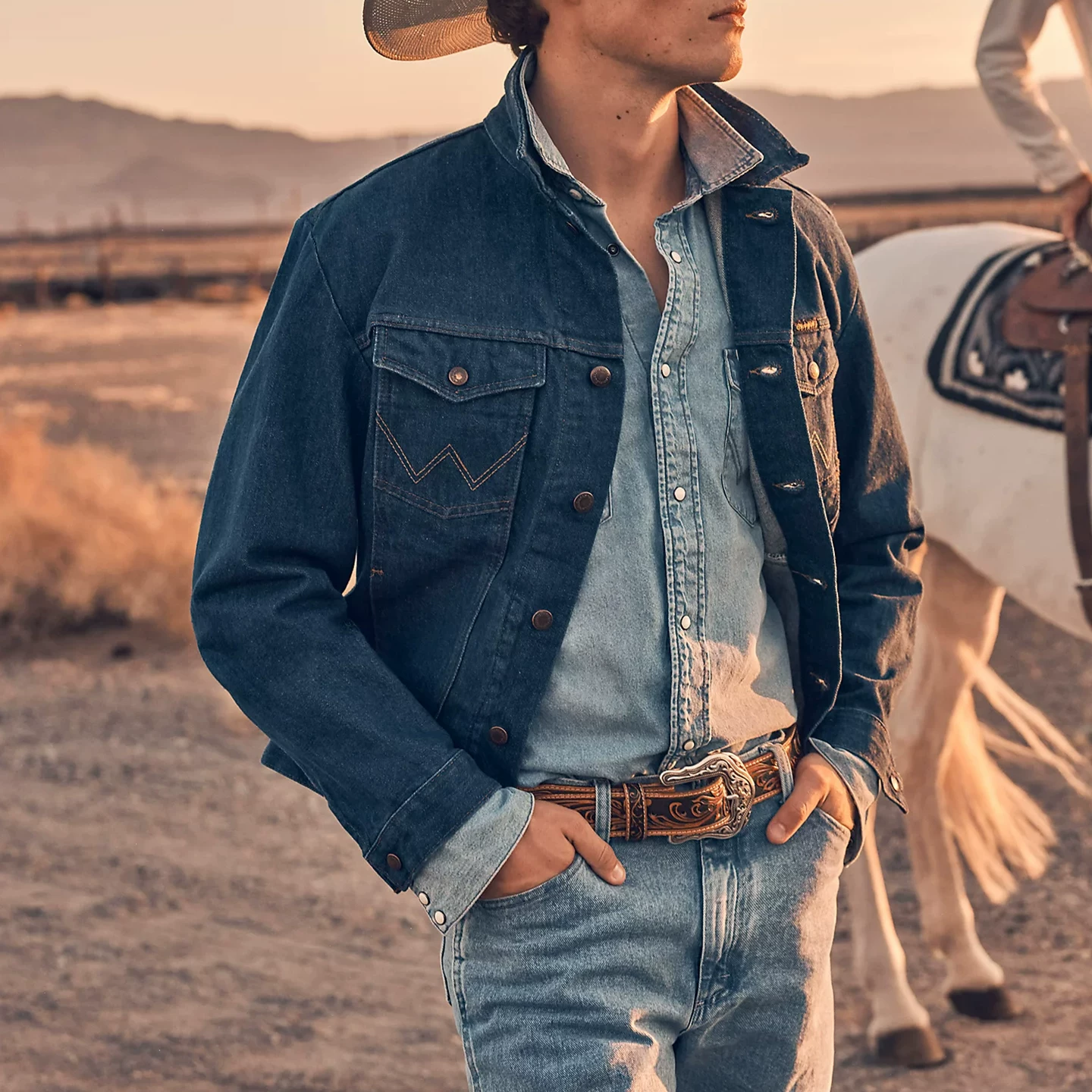 Куртка- дизайнер из денима Wrangler мужская, приталенная, стиль