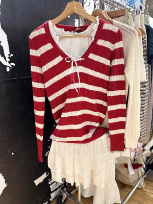 Brandy bm official website New American college style loose red V-neck striped sweater Versatile twisted knit sweater