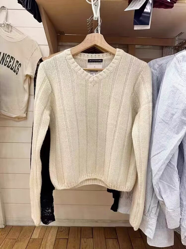 Brandy Bm Official Website Autumn and Winter New Thick V-Neck Pullover Off-White Sweater Bm Loose Short Knitted Sweater for Women