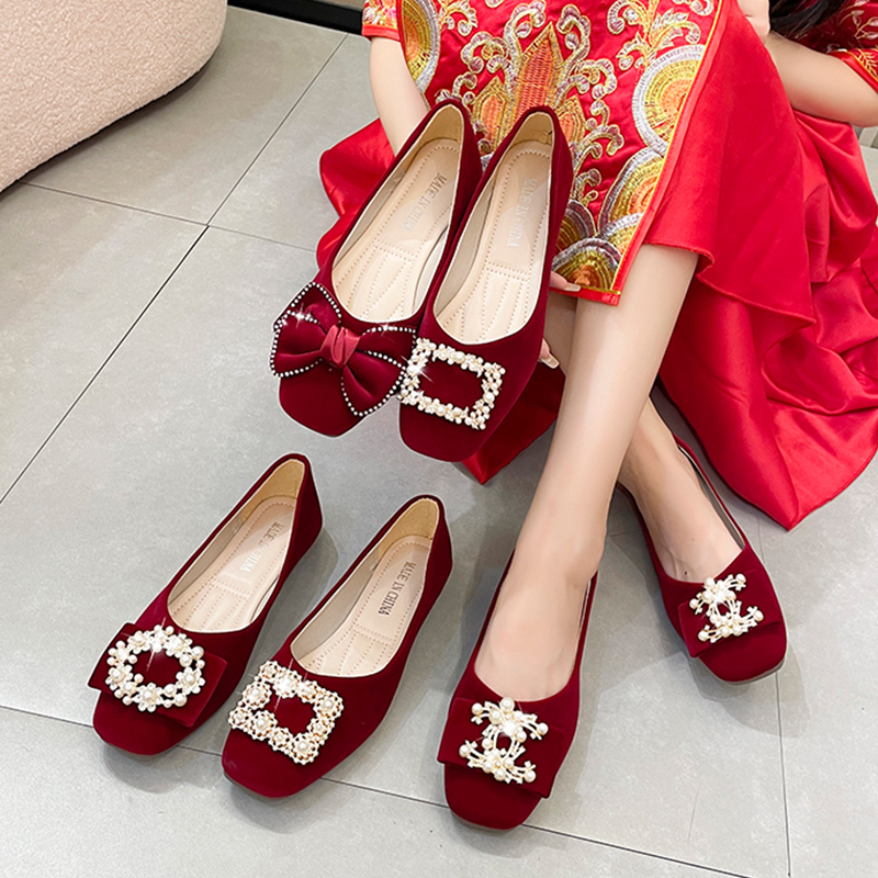 Red Square-Toe Flat Low-Heeled Wedding Shoes, Suitable for Traditional Chinese Wedding Attire, Soft-Soled, Non-Slip, Comfortable for Pregnant Women and Brides