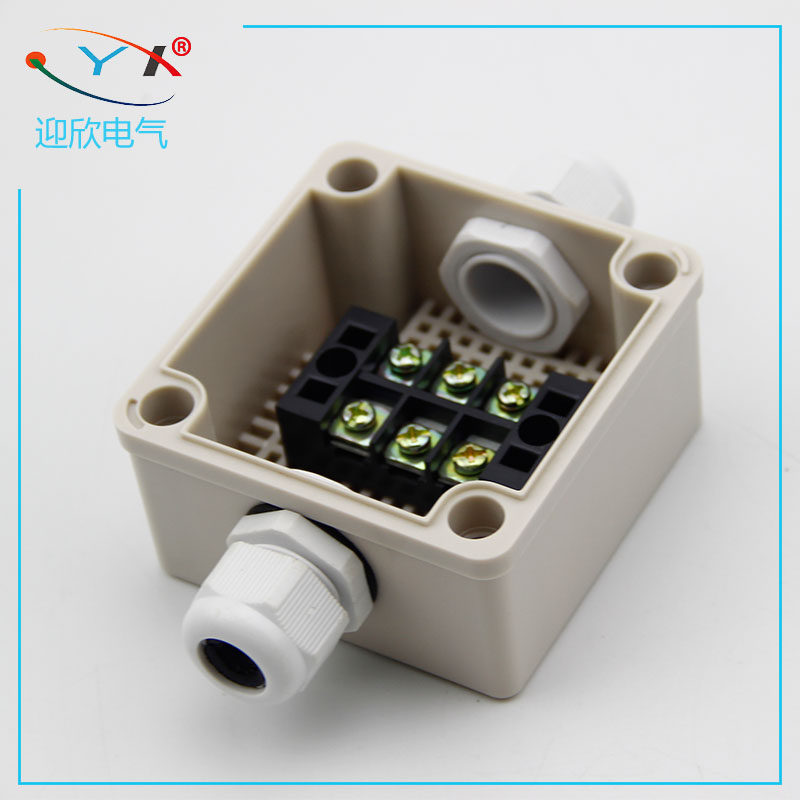 Outdoor one-in-one-out plastic waterproof case 25A terminal junction box outdoor rain-proof power overwire box splash-proof box