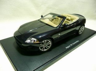 Alto 1:18 AutoArt Jaguar XK Convertible 2006 dark blue car model