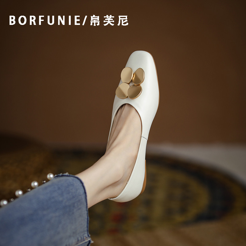 Korean version 100 hitch elegant ocean gas metal buckle soft leather small square head shallow mouth single shoe woman flat bottom casual all season ladyshoe 