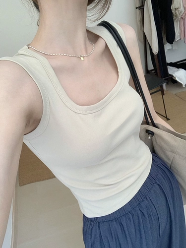 Красная короткая майка топ без рукавов, квадратный вырез, по фигуре