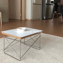 Moment Future Eames square coffee table ins blogger with the same light coffee table small curved wood coffee table