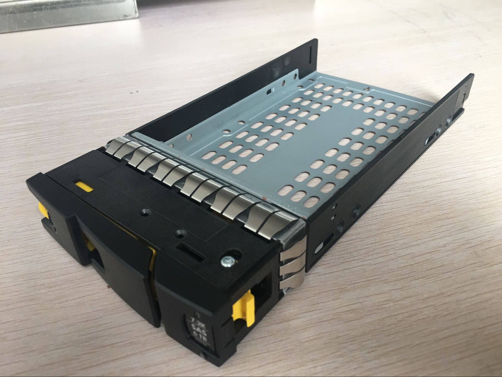 HP 3PAR 3 5 inch Hard drive rack Hard drive rack 710387-001 0974240-05 Hard Drive rack