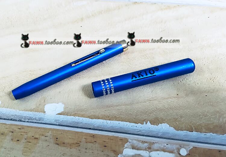 Mini kim loại cầm tay có thể thu vào bàn chải môi / bút chì môi - Bút chì môi / môi lót 	son bút chì mamonde màu hồng đất