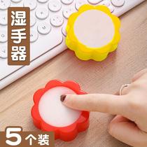 Wet hand sponge with water for counting banknotes sponge cylinder with water for counting banknotes water box for counting money financial office use