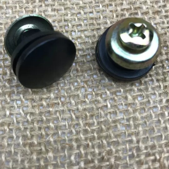 Suitable for Zhengzhou Ruifeng Multifunctional Car Np300 Rear Side Glass Buckle Window Lock Screw