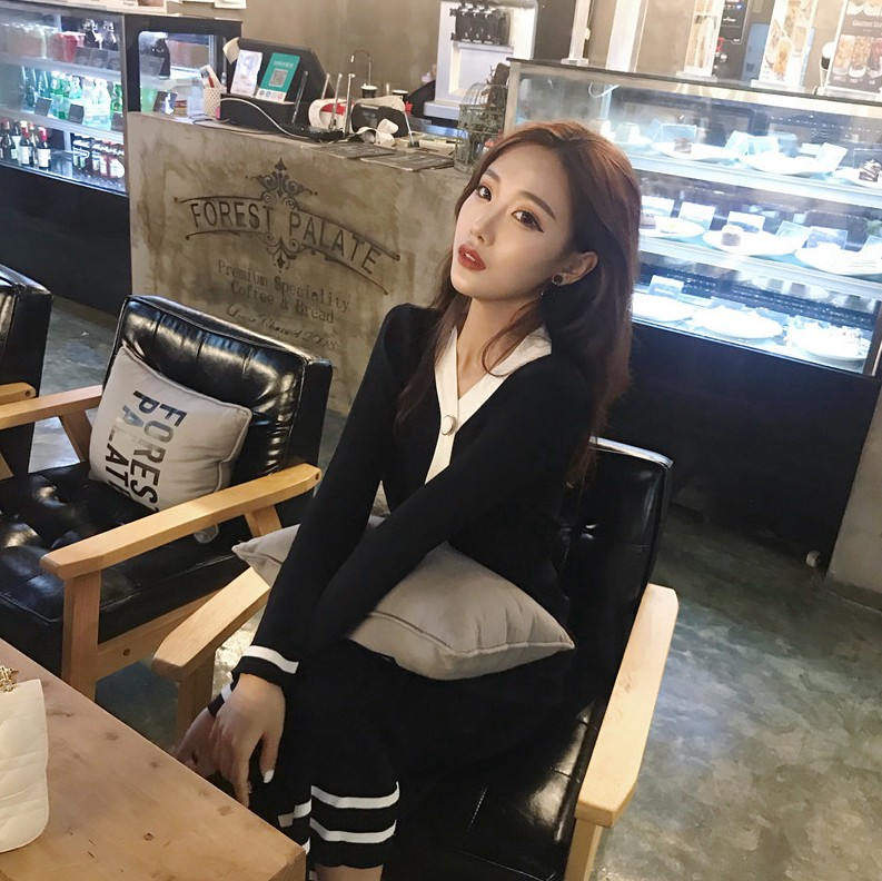 Lightweight fanyuan knitting spring and autumn thin set chic net red sweet V-collar blouse and two waves