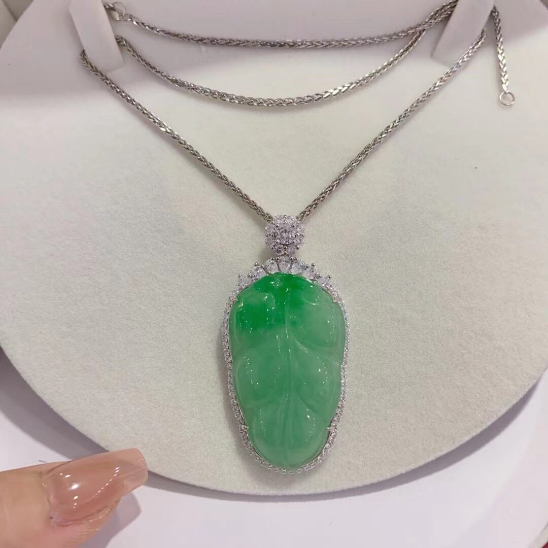 Серебряное ожерелье s925银镶嵌天然a货翡翠绿金枝玉叶叶子吊坠女款时尚镀白金锁骨炼