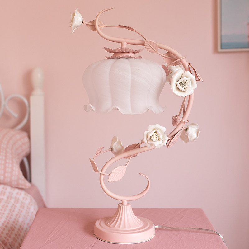 Romantic European pink lamp Bedroom ins Princess pink rose flower Girl heart girl Children's room bed lamp