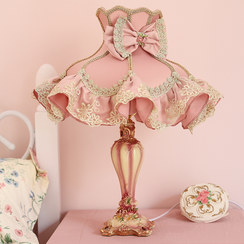 European style girl wedding room Creative girl heart warm pink table lamp Bedroom bed head lamp High-end luxury princess powder