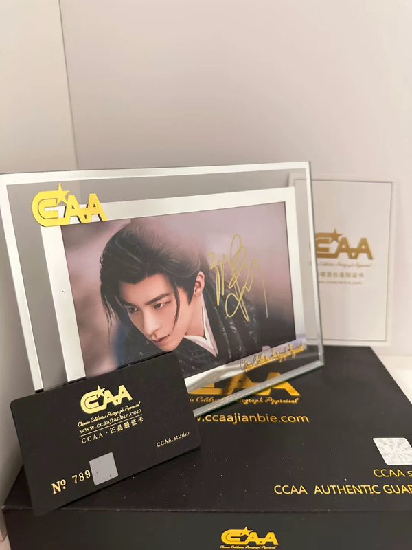 Liu Yuning's Autographed Authentic Product with Certificate, Verifiable on the Official Website, and Authentic Verification Card, Beautifully Framed in Glass