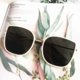 2024 Новые солнцезащитные очки для женщин в летнем солнечном защите, Большом лицо, стройная интернет -знаменитость Сяохонгу та же квадратная рама солнцезащитные очки белые