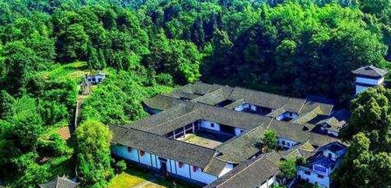 重庆“深山紫禁城”：耗费95万白银建造3