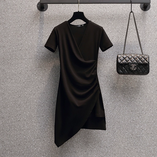 Платье, юбка, дизайнерская мини-юбка, V-образный вырез, яркий броский стиль, подходит для подростков, тренд сезона